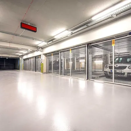 아파트 Quiet & New Near Center With Garage