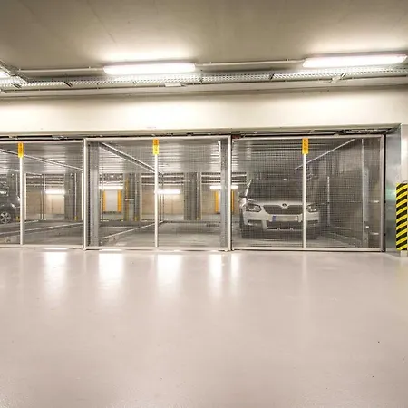 아파트 Quiet & New Near Center With Garage