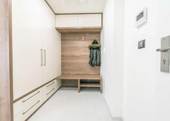 Quiet & New Near Center With Garage