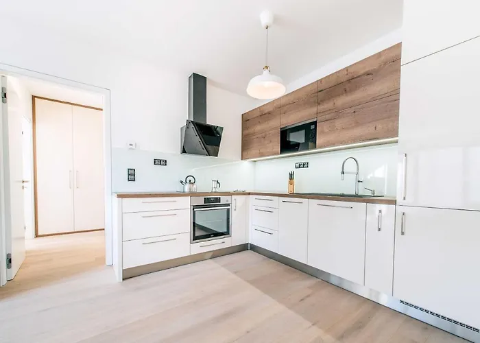 Quiet & New Near Center With Garage *
