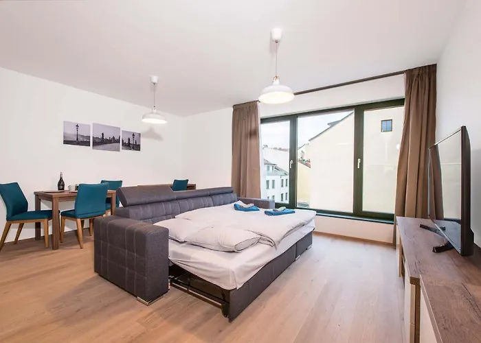 Quiet & New Near Center With Garage * Prag