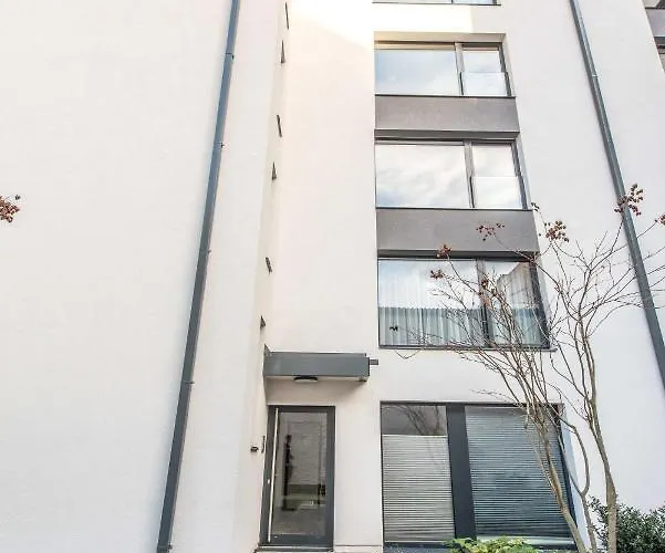 Quiet & New Near Center With Garage Prag