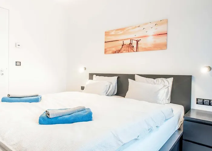 Apartment Quiet & New Near Center With Garage *