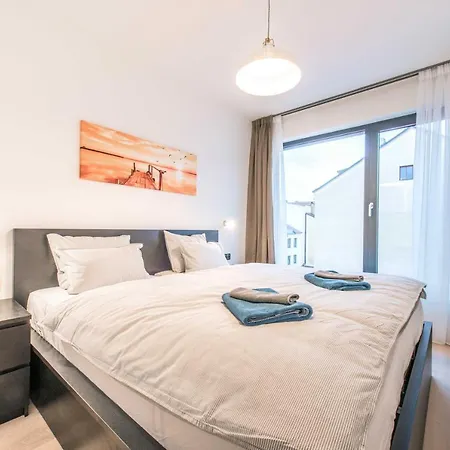Quiet & New Near Center With Garage Apartament