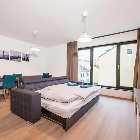 Quiet & New Near Center With Garage * Praga
